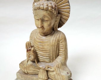 Handgeschnitzter sitzender Buddha aus tibetischem Speckstein