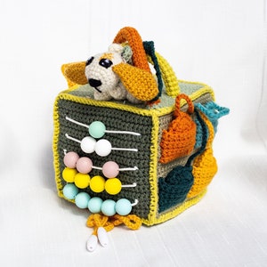 Activity cube for children&#39;s education, Montessori crochet toy for sensory development