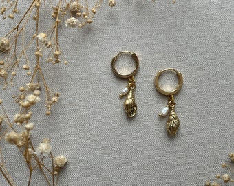 Shell/ 18K Gold plated Shell Hoop Earrings/ Pearl Hoop Earrings / Gold Huggies / Huggie Earrings / Freshwater Pearl Earrings / Gold Earrings