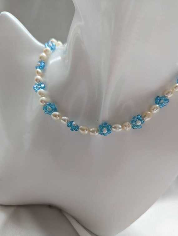 Beach Babe / Pearl Daisy Necklace/ Daisy Necklace / Choker