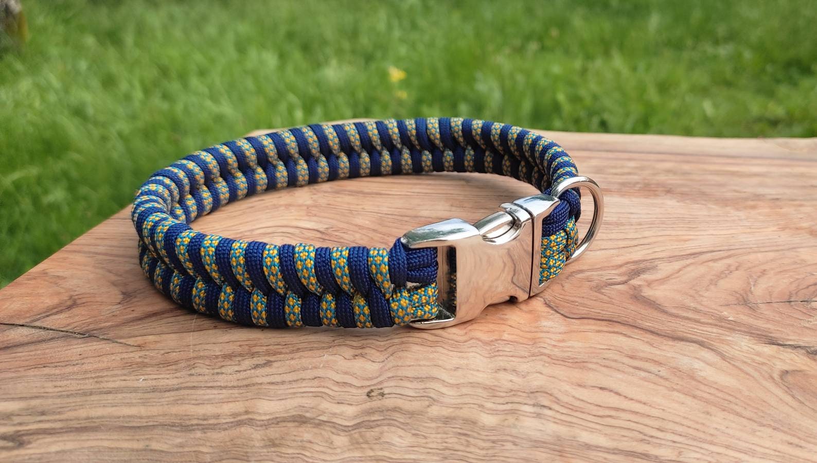 Collier Bleu Pour Chien Modèle Toundra Collection Mille & Une Nuits en Paracorde