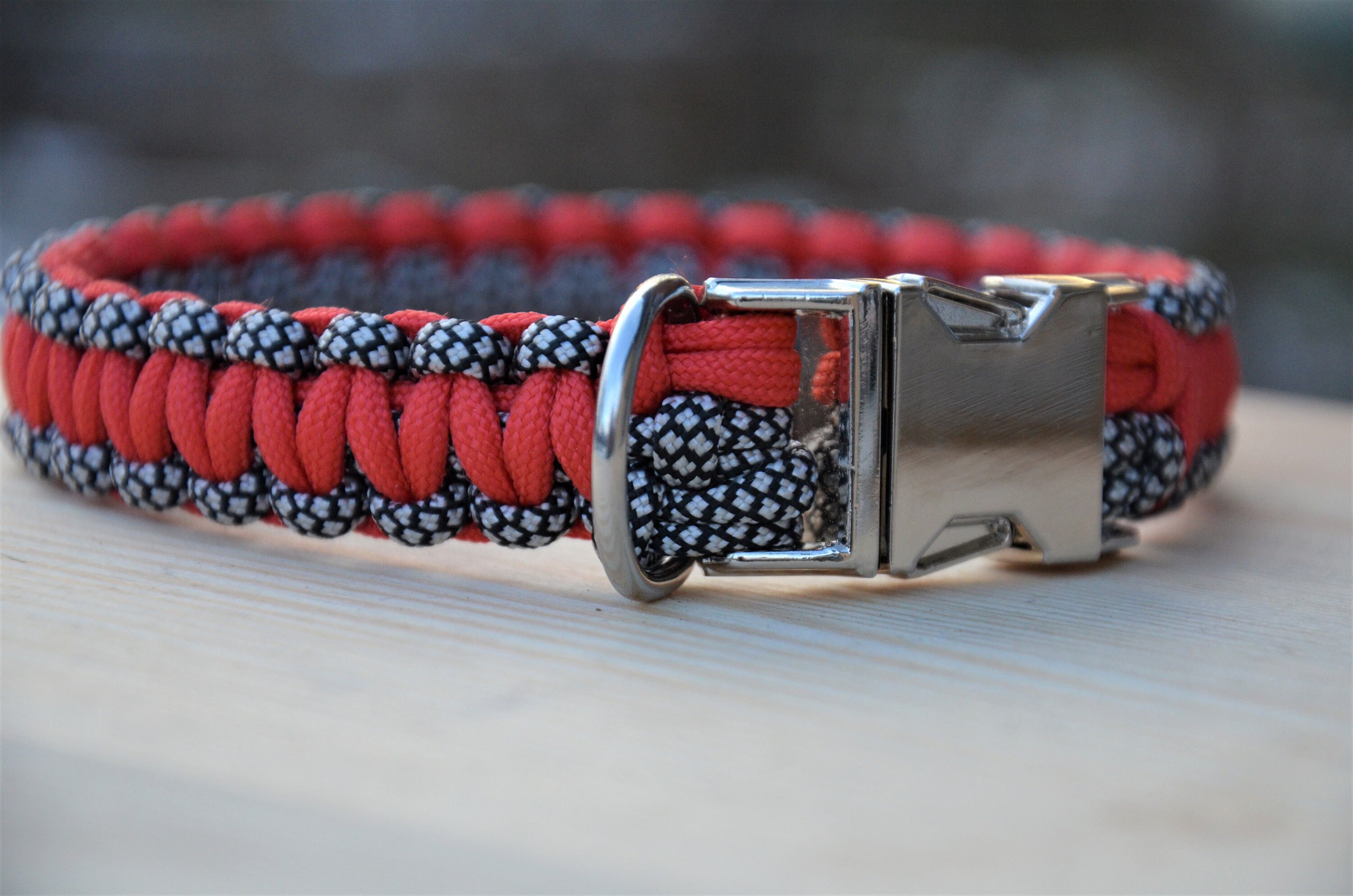 Collier Rouge Pour Chien Modèle Nebbio Collection Boogie en Paracorde