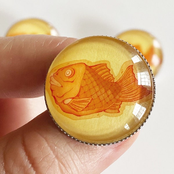 Japanese Taiyaki Fish Glass Pin (25mm- 1 inch), Kawaii Clothing Accessories, Handmade Cabochon Brooch