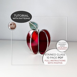 Op de afbeelding: Een tutorial voor een gebrandschilderd appelproject met patronen, inclusief een 10 pagina's tellende PDF met volledige instructies en foto's, plus een montagevideo en een lijst met benodigde gereedschappen en materialen.
