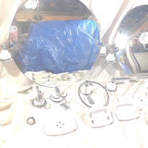 ヴィンテージ風バスルーム用丸型ミラー2枚セット（白セラミック製、クロムメッキのタオル掛け付き）