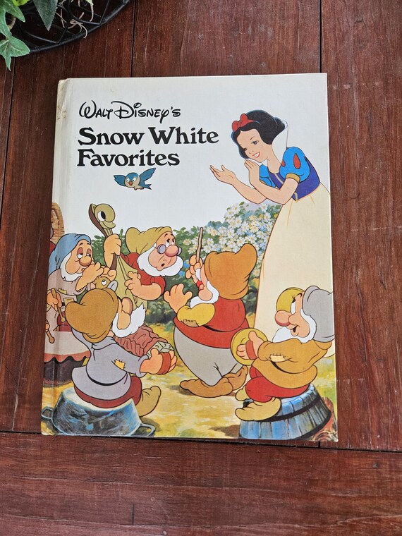 Walt Disney  White 絵本 ビンテージ Walt Disney's Snow White Favorites 1973 Hardcover Book - Etsy