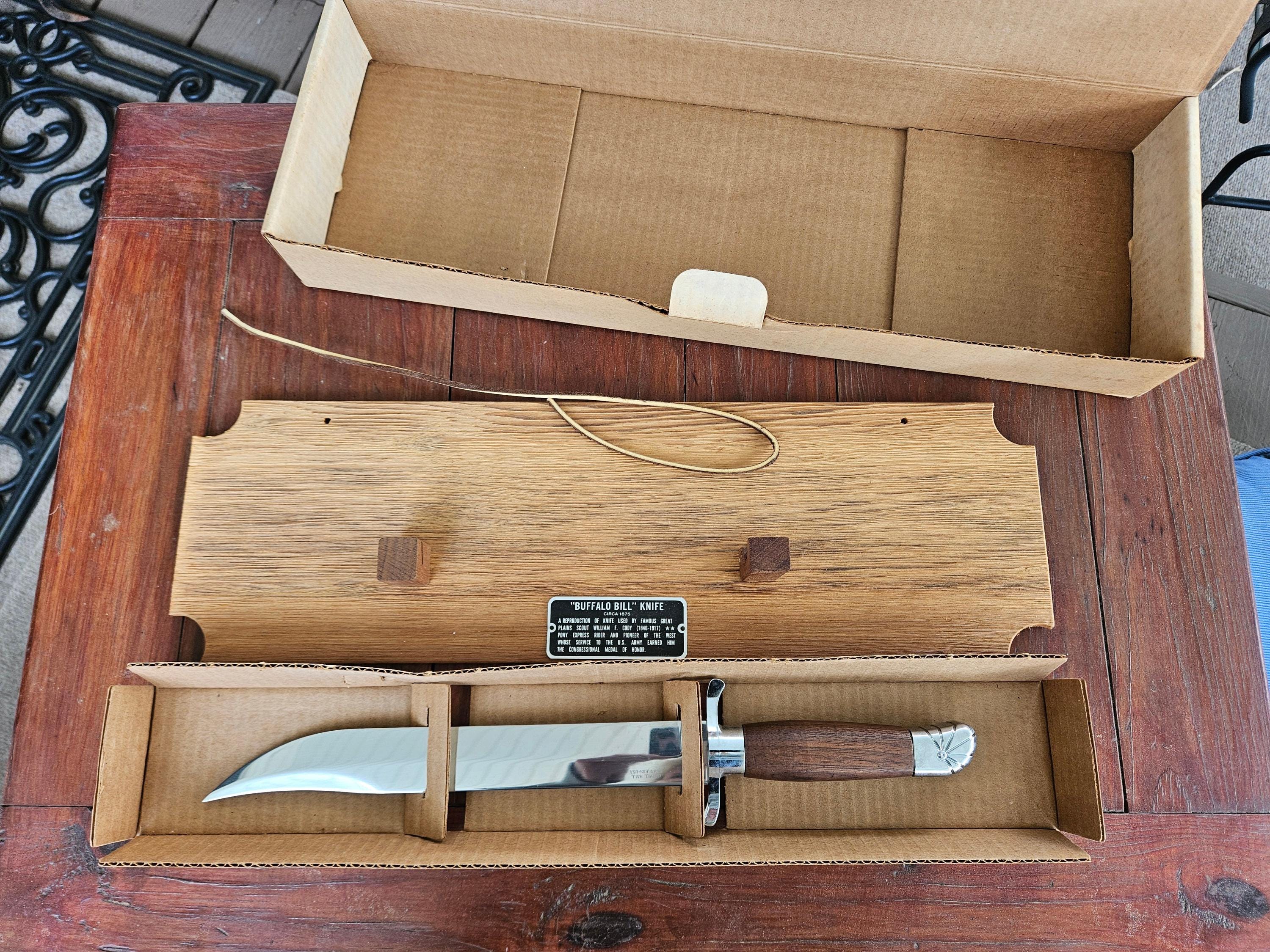 アメリカ カウボーイ Buffalo Bill 本革 掛飾 収蔵品 二十世紀初期 Vintage Carvel Hall “buffalo Bill” Commemorative Bowie Knife