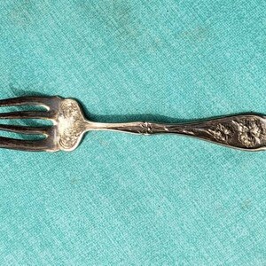 Vintage Keystone Oneida Silverplated Meat Serving Fork 1908 Carnation Pattern