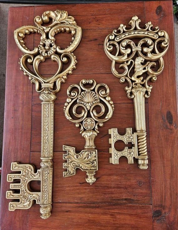 Vintage Syroco Gold Key Wall Decor - Hollywood Regency Lion Motif