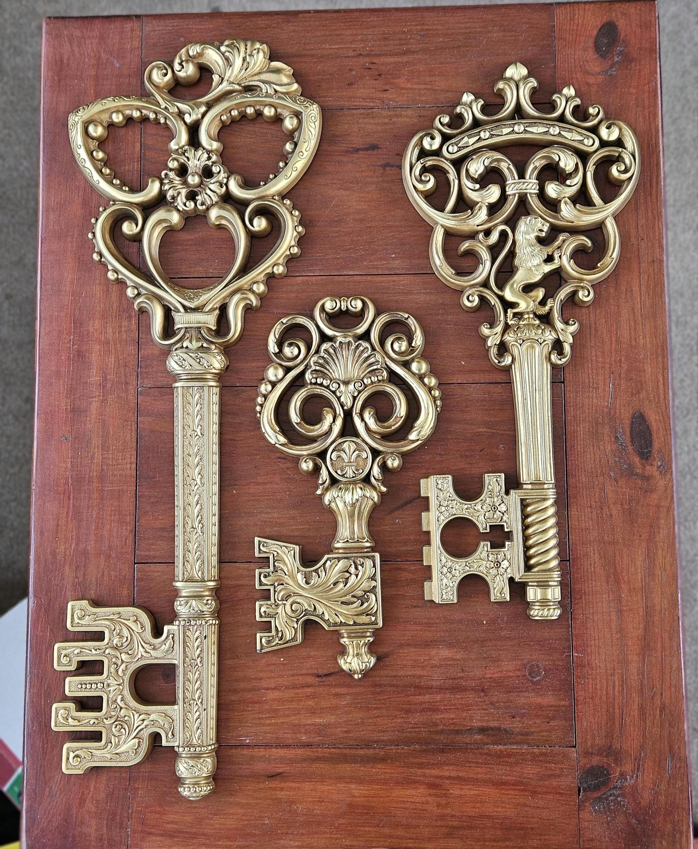 Vintage Syroco Gold Key Wall Decor - Hollywood Regency Lion Motif
