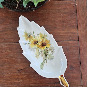 Old Nuremberg Daisy Vintage Leaf Shaped Porcelain Serving Dish Bavaria