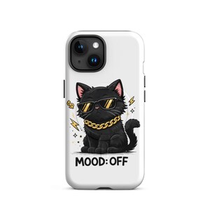 Op de afbeelding: Witte telefoonhoes met een cartoon zwarte kat met een gouden zonnebril en een gouden ketting. De kat is omringd door bliksemschichten en sterren. De tekst "MOOD: OFF" staat eronder.