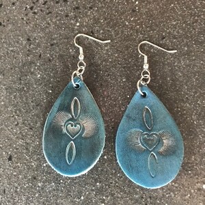Boho Leder Ohrringe, Boho Leder Ohrringe, einzigartige handgefertigte Ohrringe, echtes Leder Boho Ohrringe, Leder Ohrringe, blaue Ohrstecker