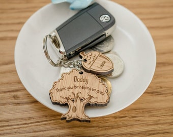 Personalised Oak Tree Parent & Child with Acorn Charm Keyring (Wooden / Wood Engraved) Perfect for Father's Day Daddy/Dad Gift for Him