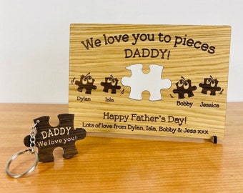 Rompecabezas personalizado "Te amamos en pedazos" Llavero y tarjeta - Grabado en madera para el Día del padre, regalo ideal para papá / papá / abuelo