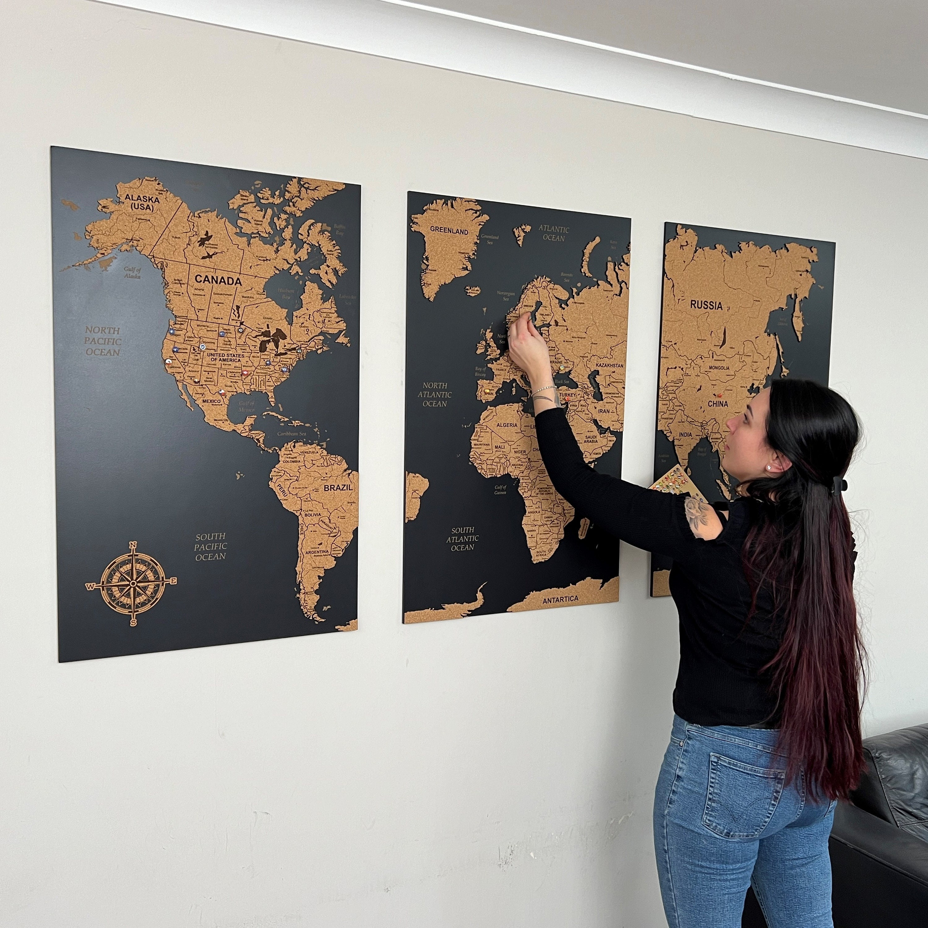 世界地図コルクプッシュピンボード旅行壁アートマップ、オーク材または