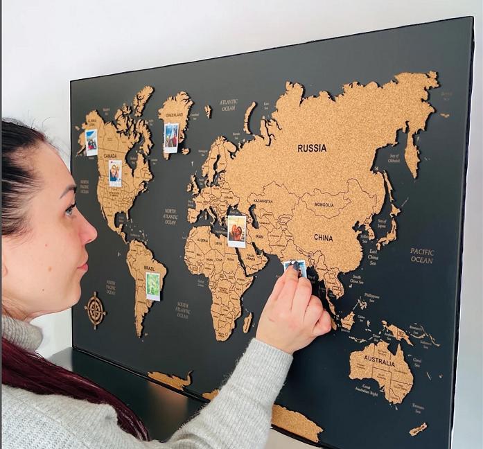 世界地図コルクプッシュピンボード旅行壁アートマップ、オーク材または
