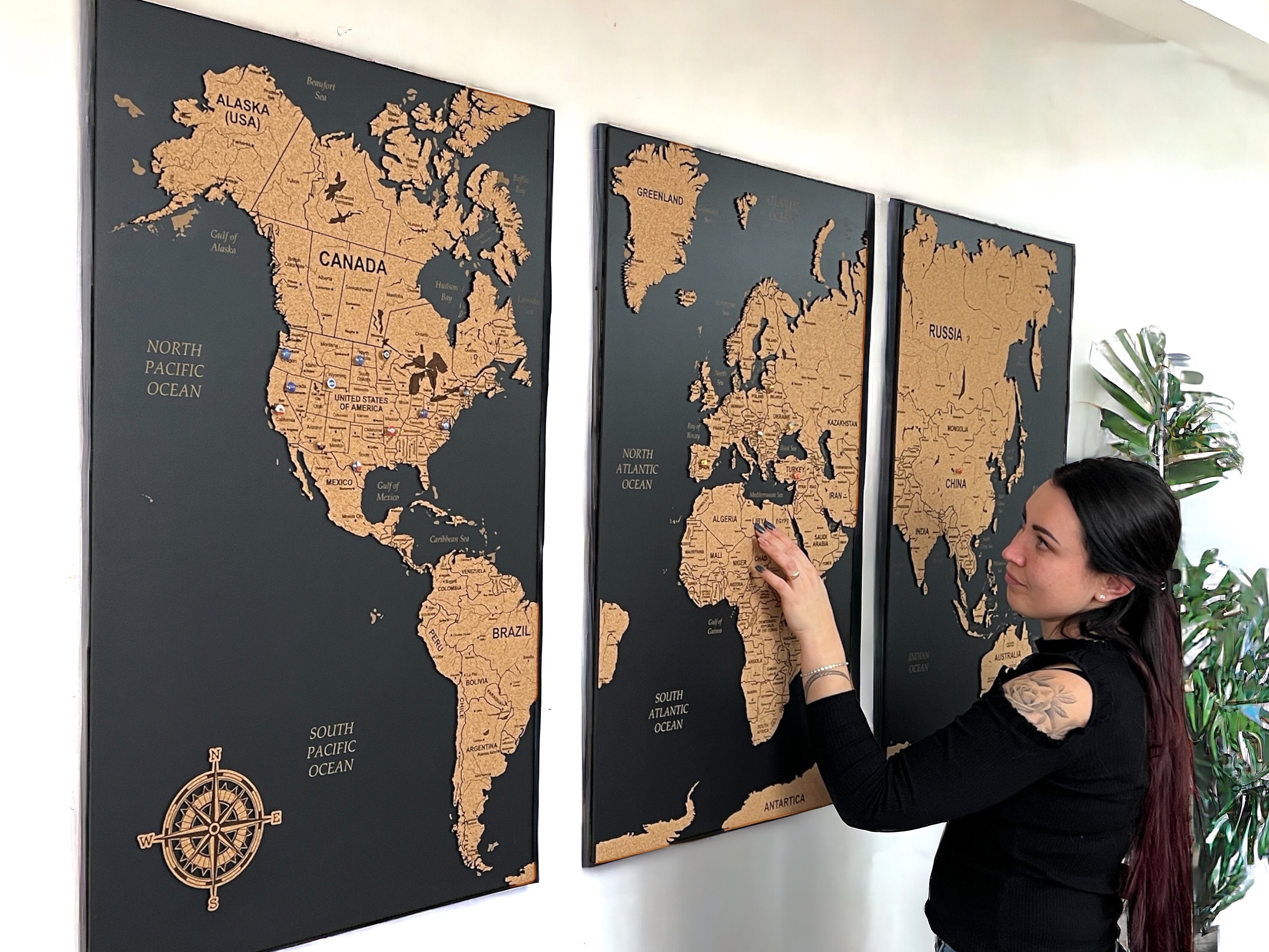 世界地図コルクプッシュピンボード旅行壁アートマップ、オーク材または