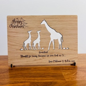 Girafe en bois personnalisée et bébé 'Joyeux Noël' Chêne/Noyer/Cherry Card Jungle Animal Tall Tree Tops Xmas