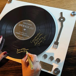 Record Turntable Wedding Guest Book - First Dance Special Song Couple&#39;s Sign Board- Album Band Music Theme Vinyl LP Alternative Rustic