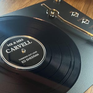 Record Turntable Wedding Guest Book - First Dance Special Song Couple&#39;s Sign Board- Album Band Music Theme Vinyl LP Alternative Guestbook