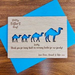 Biglietto personalizzato con cammello e bambino in legno "Happy Father's Day", biglietto in quercia/noce/ciliegio, con animali della giungla, safari nel deserto, Egitto, Hump Dad Daddy Papa