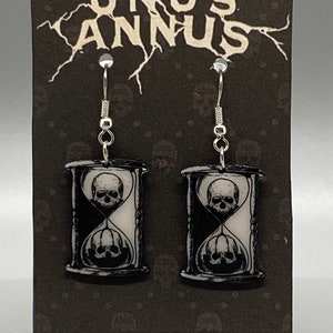 Unus Annus Hourglass Earrings