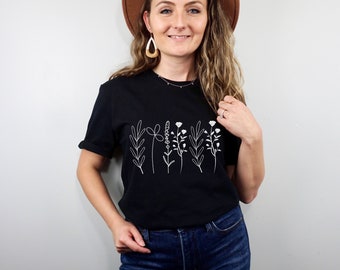 ワイルドフラワーシャツ、ワイルドフラワーTシャツ、花柄シャツ、植物柄シャツ、フラワーシャツ、自然愛好家、フラワーTシャツ、女性用シャツ