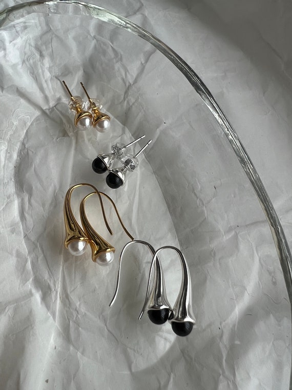 Sophie minimalist earrings - image 2