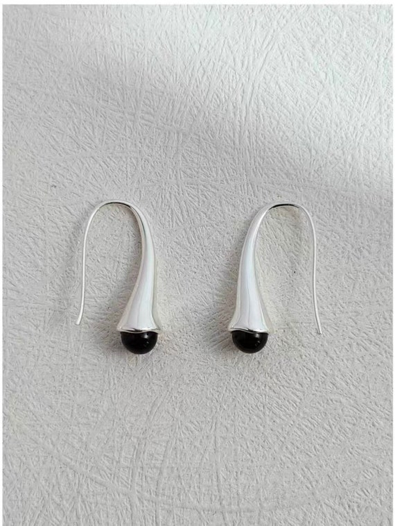 Sophie minimalist earrings - image 1
