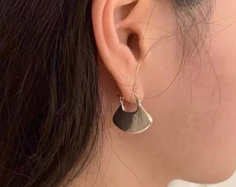 Minimalist earrings Sophie hoops
