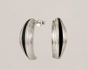 Minimalist vintage black and silver earrings