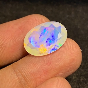 Couleurs fabuleuses Opale naturelle à facettes, opale naturelle, opale de feu éblouissante, opale à facettes, pierre de taille opale, opale à facettes d&#39;Éthiopie 12 x 17 x 7 mm