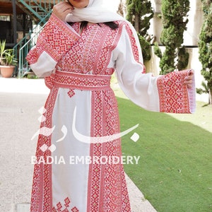 Elegant Palestinian Jordanian Thobe Dress / Palestineian Embroidery ...