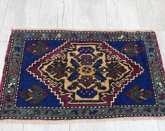 Dywan vintage Oushak: mała kwadratowa turecka wycieraczka, wełna organiczna, 1,4 x 2,5 stopy