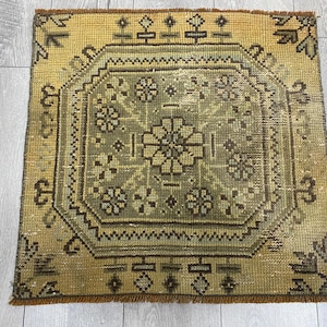 Gelber quadratischer Teppich, Handgewebter Teppich, Antiker Teppich, Vintage Teppich, Kleiner Teppich, Türkischer Teppich, Oushak Wollteppich, Boho-Teppich, Boho-Teppich, 60x60cm