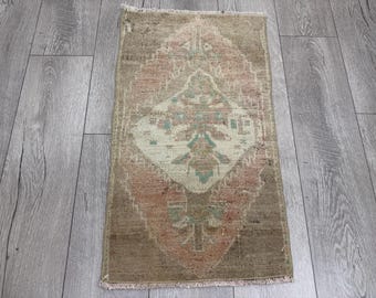 Alfombra desteñida, alfombra de tonos apagados, mini alfombra turca, alfombra pequeña vintage, alfombra oriental, alfombra de lana orgánica, alfombra bohemia, alfombra hecha a mano, alfombra de baño, 1,4 x 2,6 pies