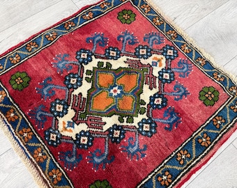 Vintage Turkish Oushak Rug: Handmade Wool Square Rug, Bohemian Bath Mat (2.2x2.2 ft.)
