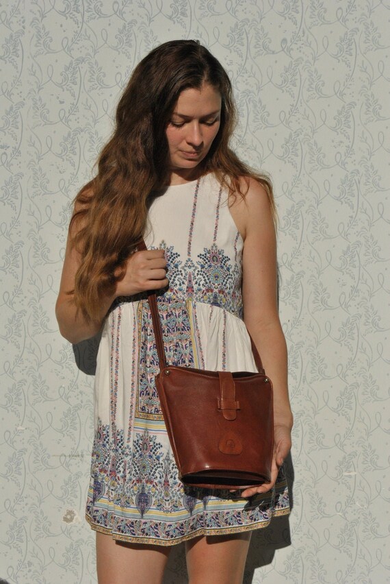 Leather crossbody for women, uniqe shape leather b