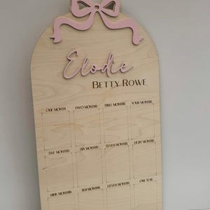 Planche d'accessoires photo personnalisée pour bébé avec noeud en bois - Personnalisation pour ma première année -, décoration d'anniversaire, collage de photos pour le 1er anniversaire