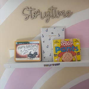 Letrero de madera bohemio para la hora del cuento: decoración para guardería y rincón de lectura