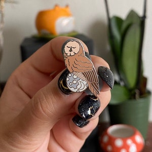 Enamel Pin Owl Moon - ASTRAL ANIMALS COLLECTION / blackmarmot / blackmarmotshop / black marmot