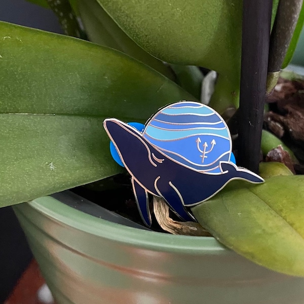 Emaille Pin Wal Neptun - ASTRAL ANIMALS COLLECTION / blackmarmot / blackmarmotshop / blackmarmot