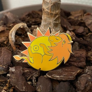 Enamel Pin Lion Sun - ASTRAL ANIMALS COLLECTION / blackmarmot / blackmarmotshop / black marmot