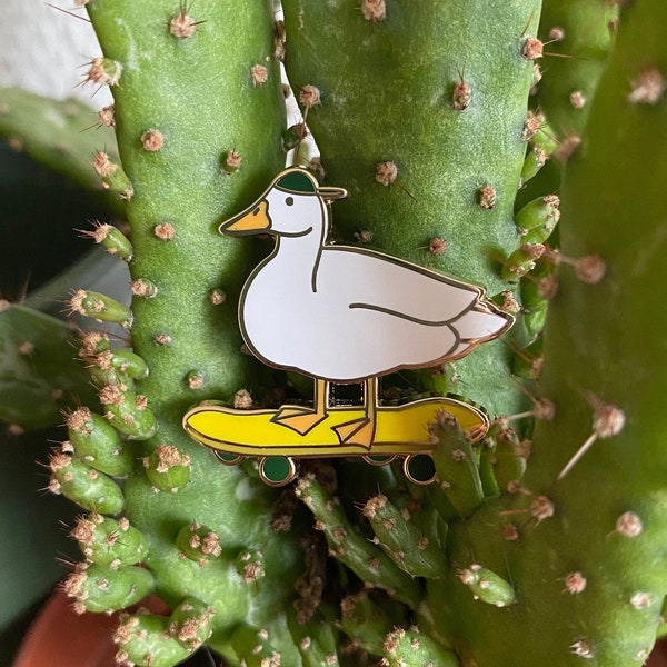 Enamel pin Skater Duck - Canard Skate / blackmarmot / blackmarmotshop / black marmot