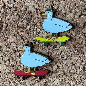 Enamel pin Skater Duck - Canard Skate / blackmarmot / blackmarmotshop / black marmot