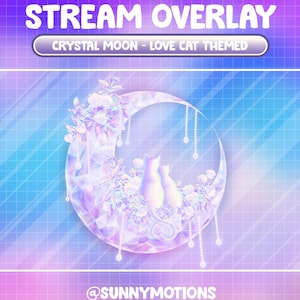 Peut inclure: Une illustration numérique de deux chats blancs assis sur un croissant de lune fait de cristaux irisés. La lune est entourée de fleurs blanches et de perles. L'arrière-plan est un motif de grille bleu clair et violet. Le texte "STREAM OVERLAY" est en haut de l'image, et le texte "CRYSTAL MOON - LOVE CAT THEMED" est dans un rectangle blanc en dessous. Le texte "@SUNNYMOTIONS" est en bas de l'image.