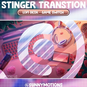 Puede incluir: Una ilustración rosa y azul de un escritorio con una computadora portátil, un teclado, un micrófono, auriculares, una Nintendo Switch y una taza de café. El texto "LOFI DESK - GAME SWITCH" está en un rectángulo marrón en la parte superior de la imagen. El texto "@SUNNYMOTIONS" está en la parte inferior de la imagen.