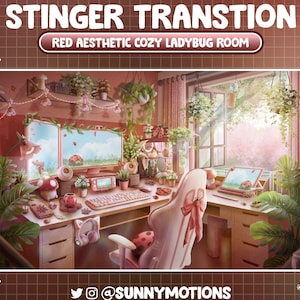 Puede incluir: Una configuración de juego de temática roja y rosa con una silla de juego blanca, un monitor de computadora, un teclado y un escritorio con cajones. La habitación está decorada con plantas, flores y decoraciones de mariquitas. El texto "STINGER TRANSITION" y "RED AESTHETIC COZY LADYBUG ROOM" se muestra en la parte superior de la imagen.