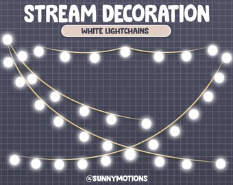 Puede incluir: Luces blancas de cadena en forma de curva sobre un fondo azul oscuro con un patrón de cuadrícula. El texto "STREAM DECORATION" y "WHITE LIGHTCHAINS" está en la parte superior de la imagen. El texto "@SUNNYMOTIONS" está en la parte inferior de la imagen.